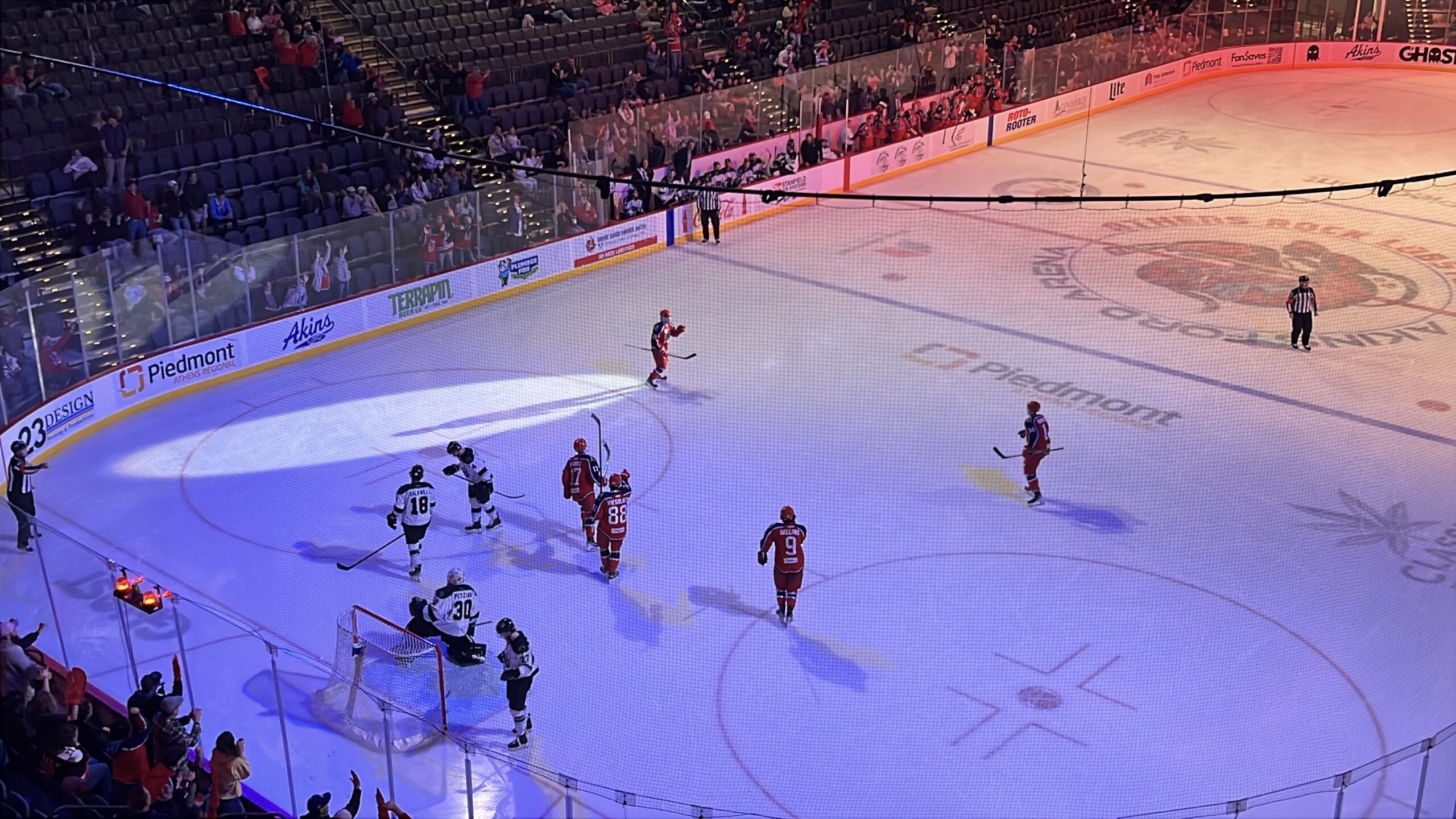 Rock Lobsters claw their way to 6 in a row 2 Lobsters claw their way to 6 in a row - Bipper Media