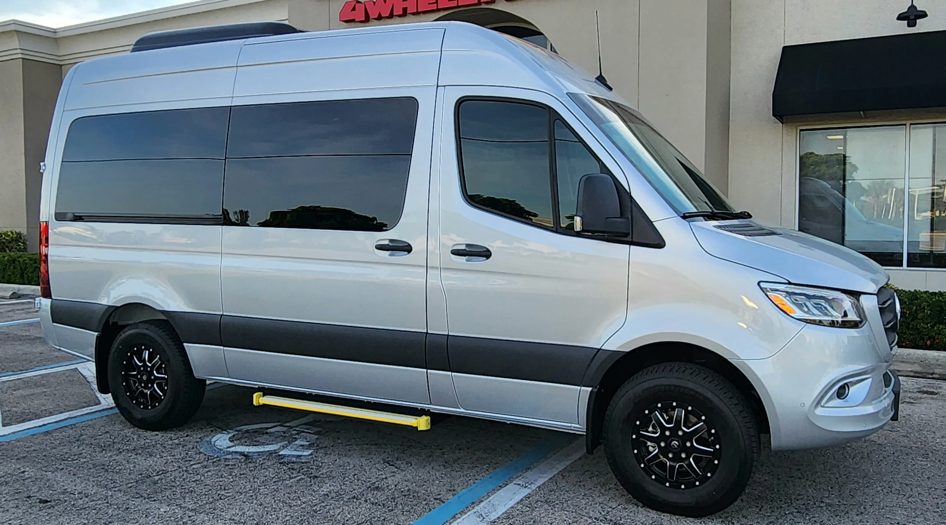 Platinum Limousine image 5